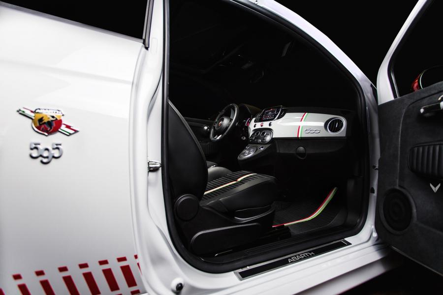 Детали интерьера Abarth 595 by Vilner 2017 года  (фото 14 из 16)